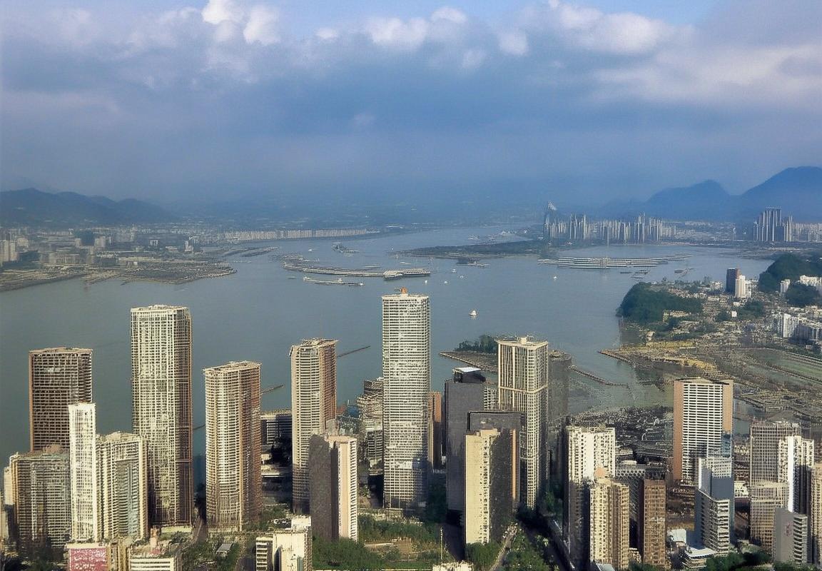 德甲球星格雷茨卡全面解析：技术特点、战术地位与未来展望